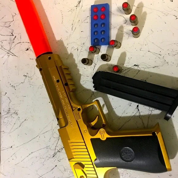 Toy Gun 🎯🔫Soft Bullets Shell With Magazine  GOLD Desert Eagle 50cal - Picture 2 of 11